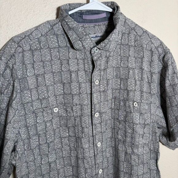 Tommy Bahama Shirt Men's Medium Gray Pineapple Button Up Short Sleeve Casual - Picture 3 of 8